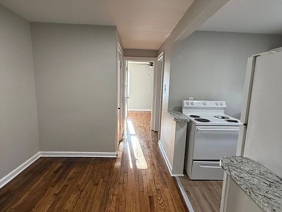 4th image of 232 Sutherland Dr #D