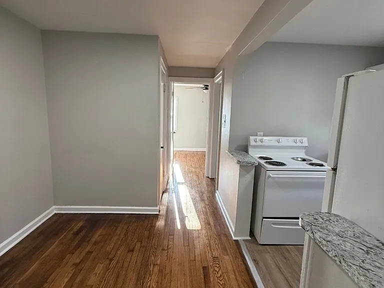 232 Sutherland Dr — Photo 3