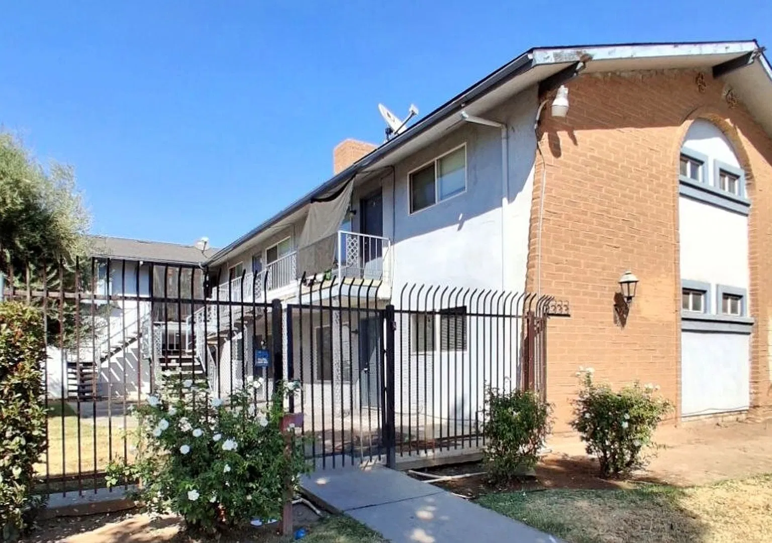 3333 E Fairmont — Photo 3