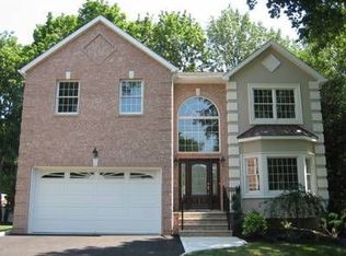 12 Skylark Pl, Clark, NJ 07066