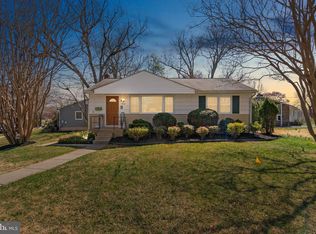 1 Grandin Cir, Rockville, MD 20851