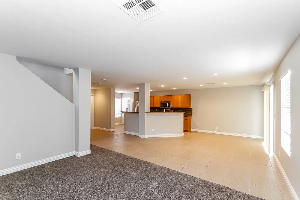 3 bed, 2.5 bath, 1756 sqft, $2,430 — Photo 3