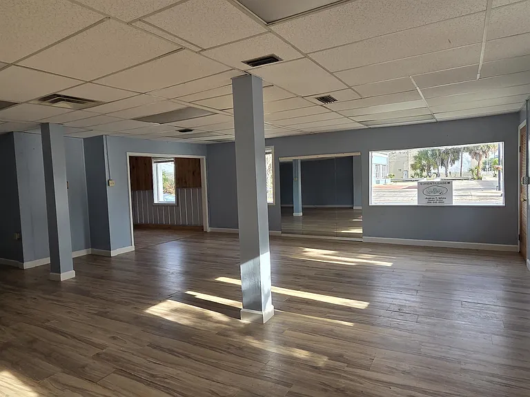131 N Jefferson St — Photo 24