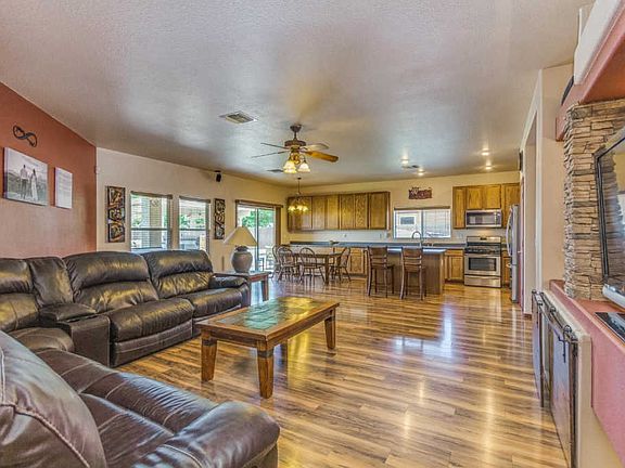 3rd image of 8246 N Stonehill Dr