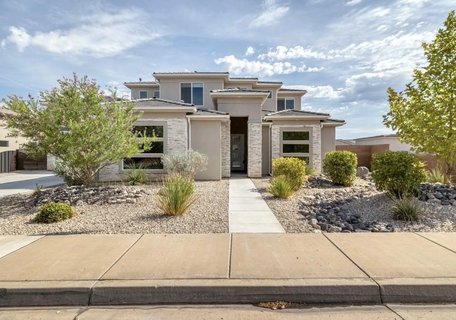 Ultimate Desert Oasis (Pool & 6 Car Garage) — Photo 1