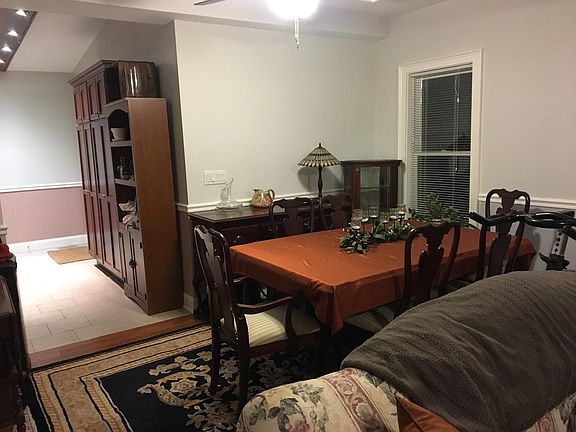 5th image of 40 Waterbury St