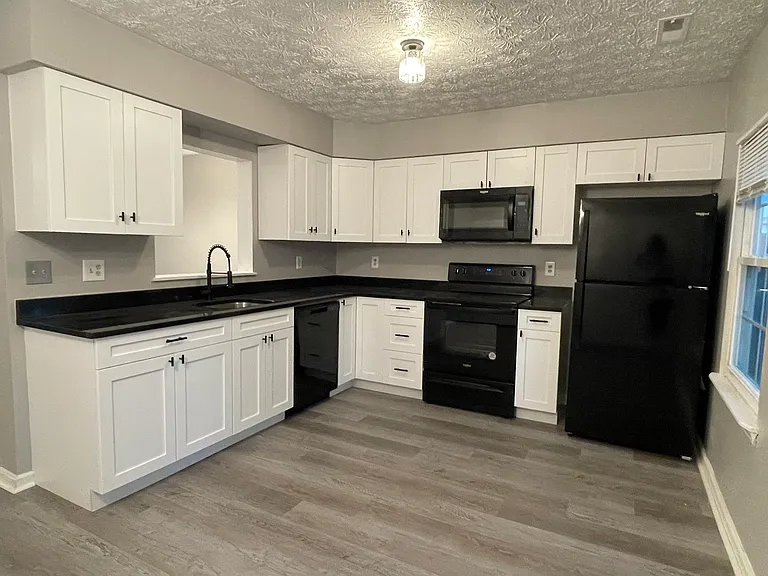 18674 Winding Creek Pl — Photo 9