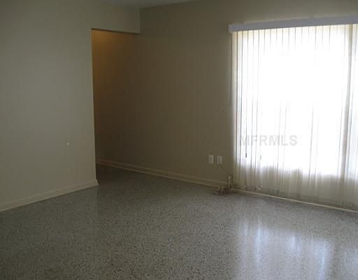 3rd image of 7718 W Hiawatha St