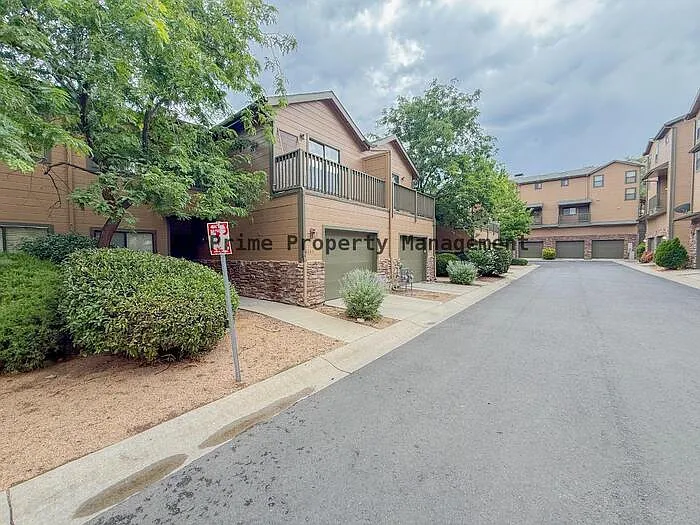 1147 Mary Dr — Photo 3
