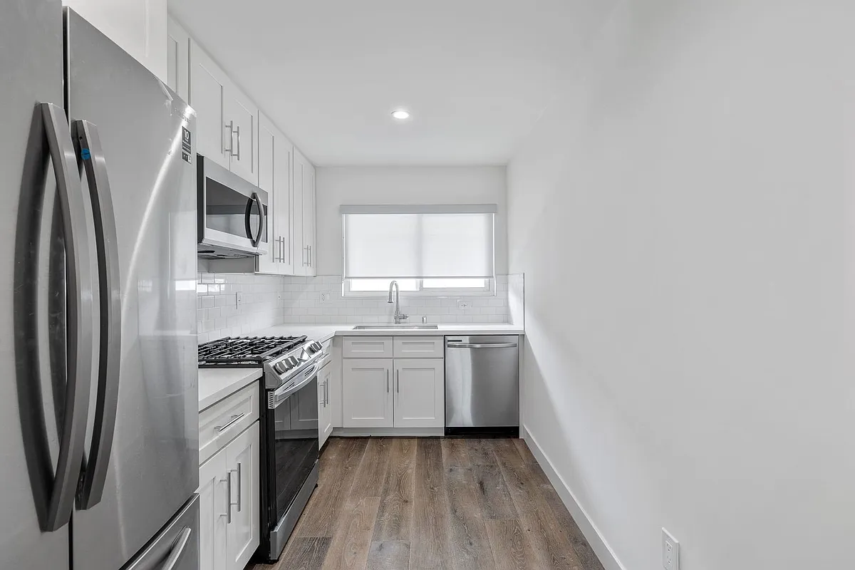 Building Photo - 17302 Ermanita, LLC