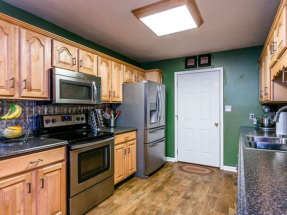 2nd image of 293 Oxford Ln