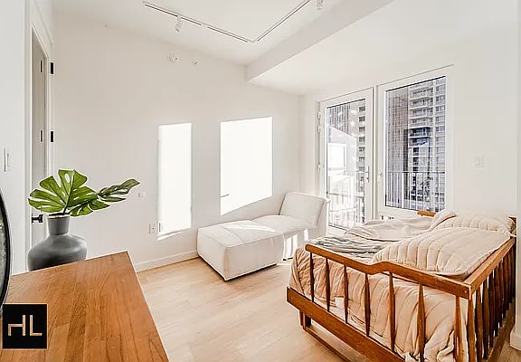 2nd image of 931 Carroll St #731