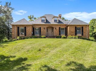 3919 Old Homestead Dr, Howell, MI 48855