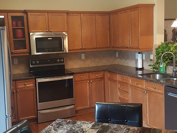 3rd image of 7621 W 158th St
