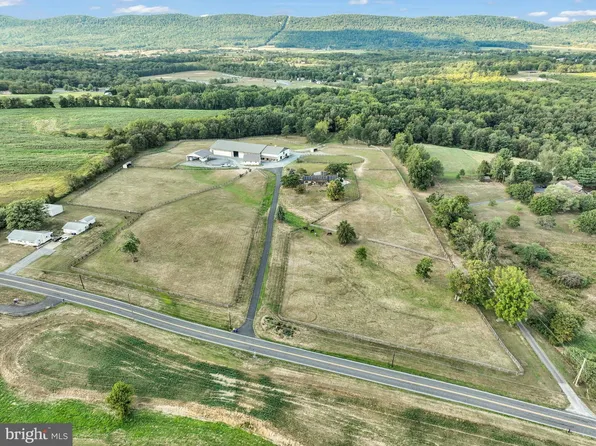 211 W Middlesex Dr, Carlisle, PA 17013