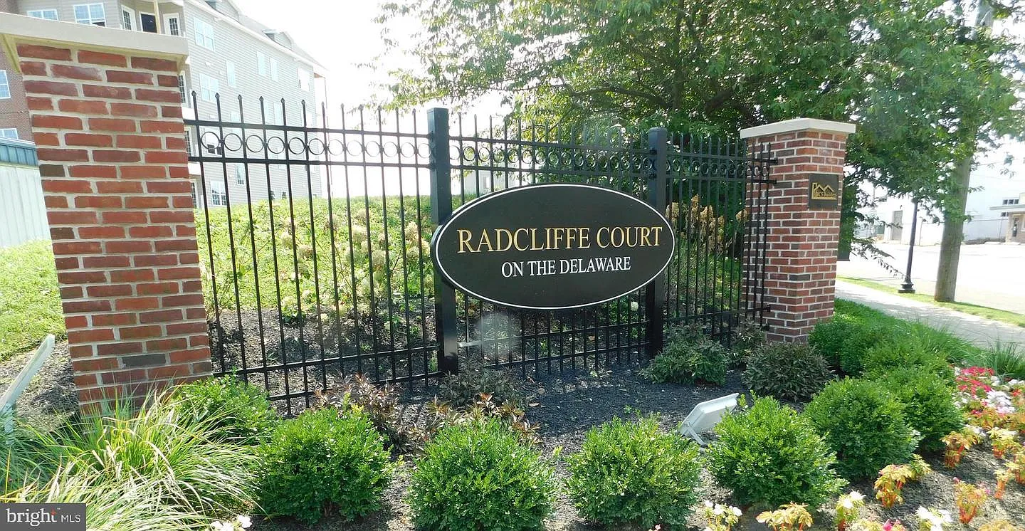 3 bed, 4.0 bath, 2253 sqft, $3,500 — Photo 2
