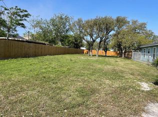 121 S Verne St, Rockport, TX 78382
