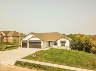 153 Hickory Ridge Dr, Glenwood, IA 51534