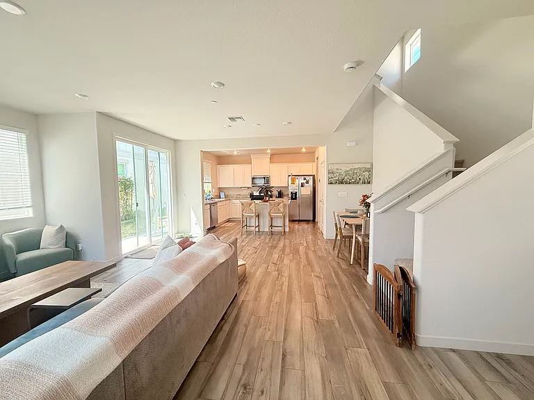 207 Manatee St — Photo 2
