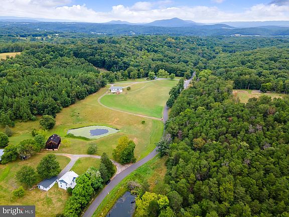 3rd image of 2485 Potomac Rd