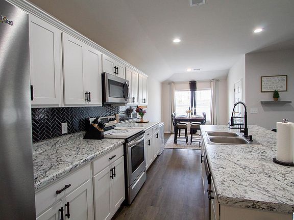 5th image of 230 Andrew Ln