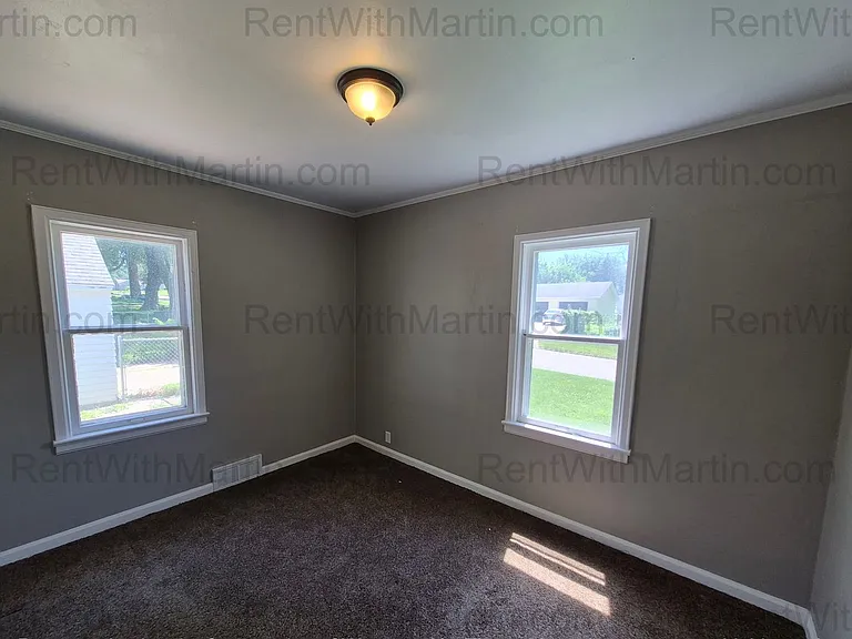 925 Hammond Ave — Photo 10