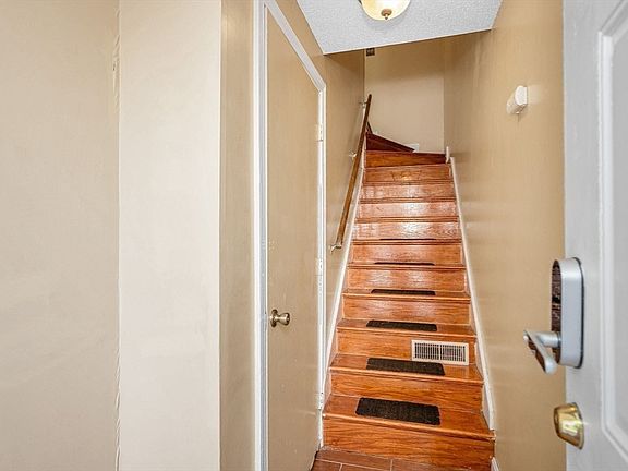 5th image of 54 Gates St APT 2