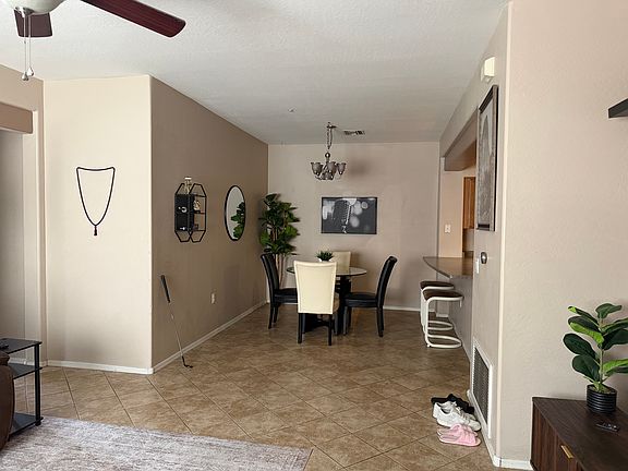3rd image of 525 N Miller Rd Unit 112