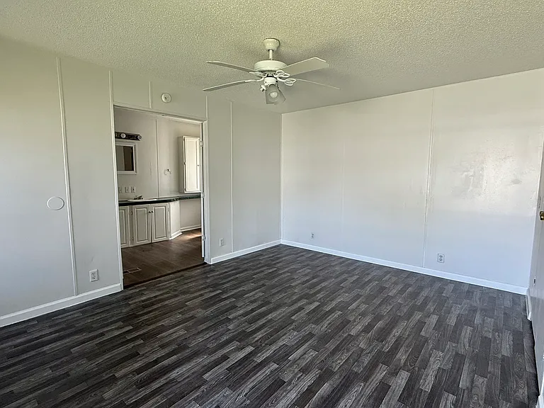 521 E Veterans Memorial Blvd #327 — Photo 14