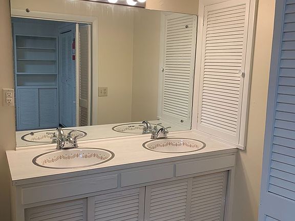 5th image of 88 E Main St APT 5