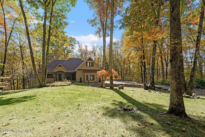 3rd image of 65 Hall Road