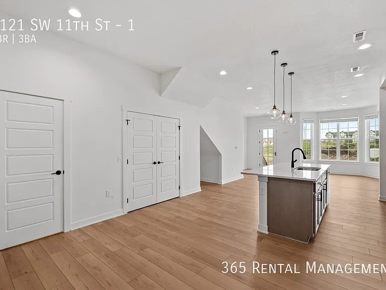 1121 SW 11th St #1 — Photo 17