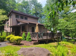 1006 Fawnridge Dr, Newfoundland, PA 18445