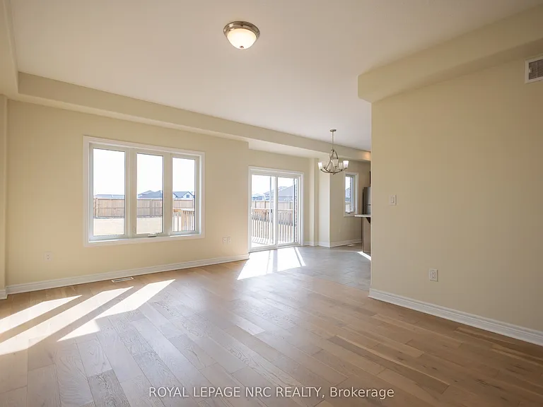 33 Cinnamon St — Photo 6