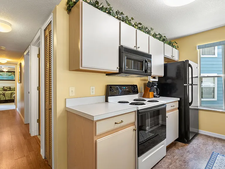 8707 Knightsbridge Ct #B — Photo 11