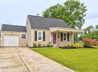 19 Hemlock Ln, Amherst, NY 14226