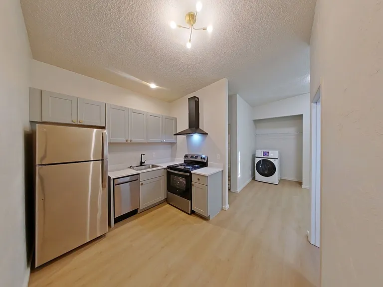 University Manor - Newly Renovated Units just a short walk from Campus! — Photo 30