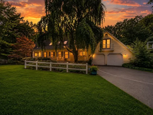 7 Pond St, Hopkinton, MA 01748