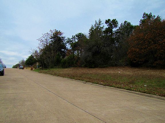 3rd image of 5122 Whispering Oaks Dr