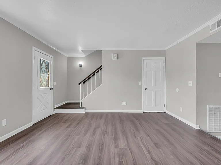 400 Forrest Blvd #13 — Photo 5
