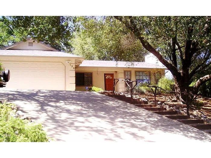 175 Acorn Dr photo 1