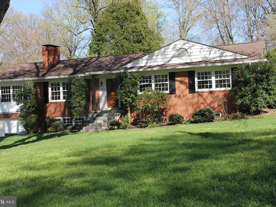 1103 Delf Dr