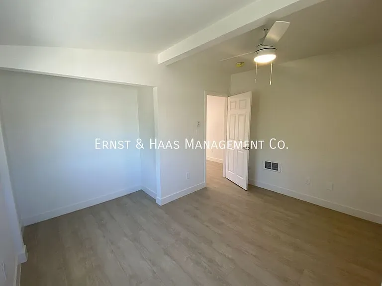 1145 1/2 Freeman Ave — Photo 9
