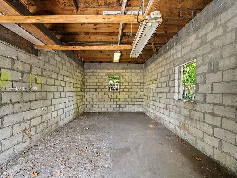 1227 NW 27th St — Photo 29