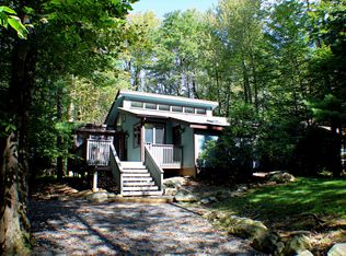 2295 Hillcrest Dr, Pocono Pines, PA 18350