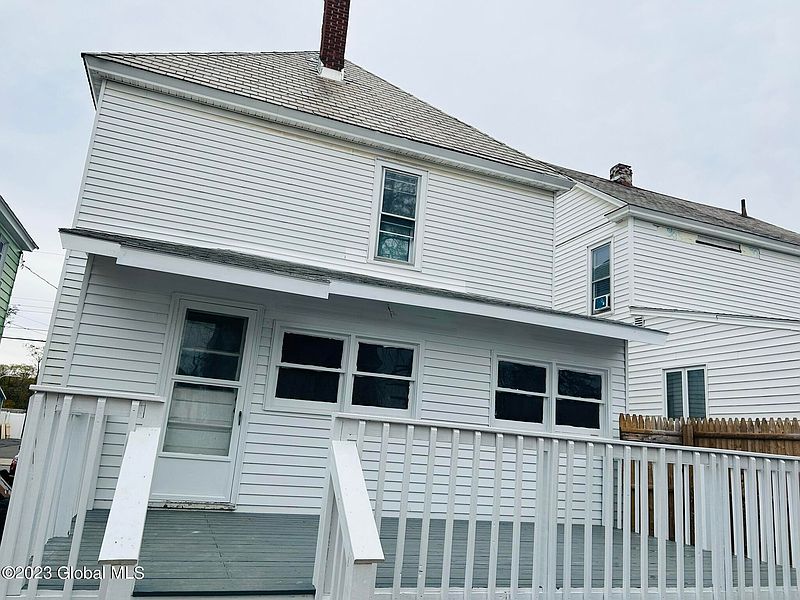 3rd image of 1026 Bridge Street