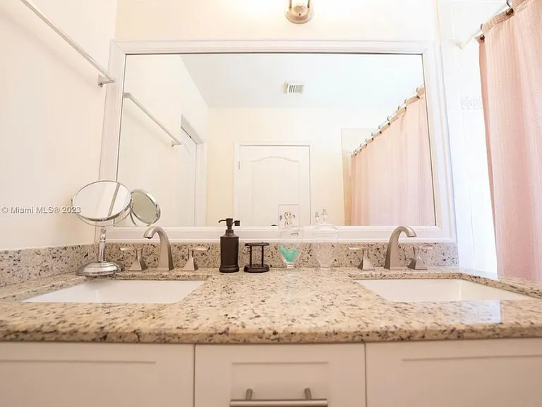 27860 SW 140th Ave #1 — Photo 4