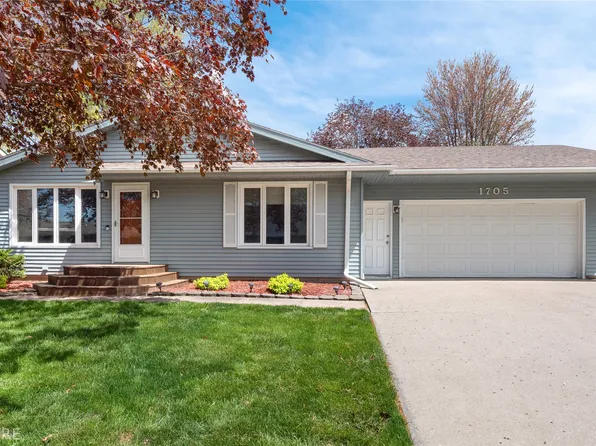 1705 W Grandview Dr, Knoxville, IA 50138