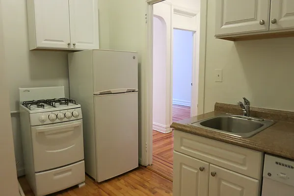 Rented by Manhattan Best Realty, Inc. | media 18