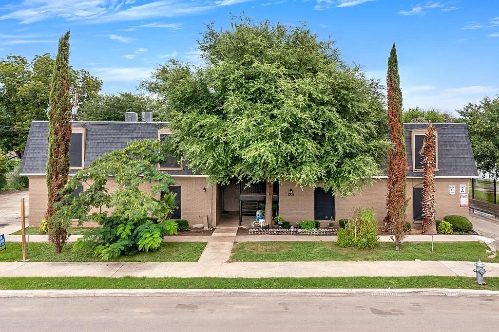 2 bed, 1.0 bath, $1,000 — Photo 1